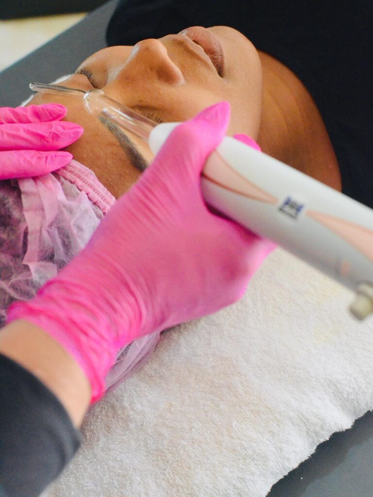 Sobrancelhas e cílios · Bella Essenza Studio — estetica em Lancaster, Foz do Iguaçu - PR