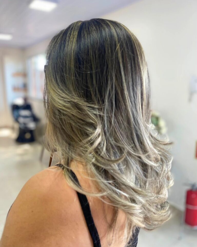 Coloração e mechas · Bella Essenza Studio — estetica em Lancaster, Foz do Iguaçu - PR