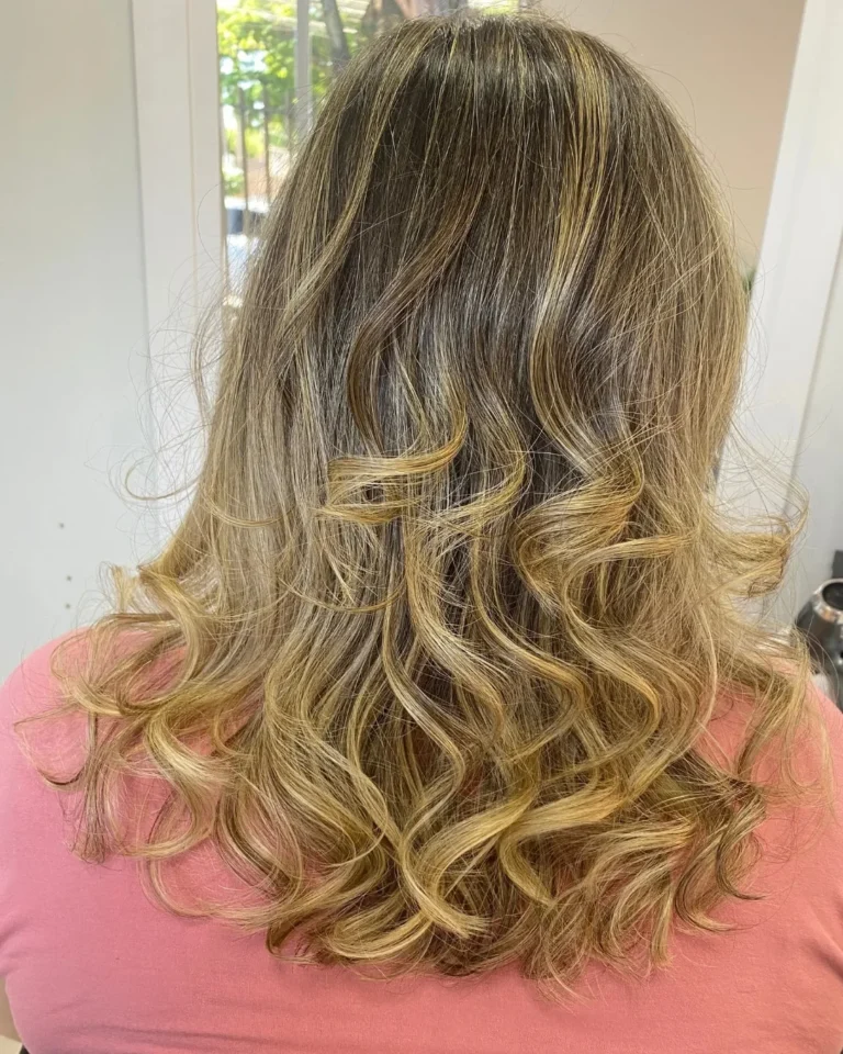 Coloração e mechas · Bella Essenza Studio — estetica em Lancaster, Foz do Iguaçu - PR