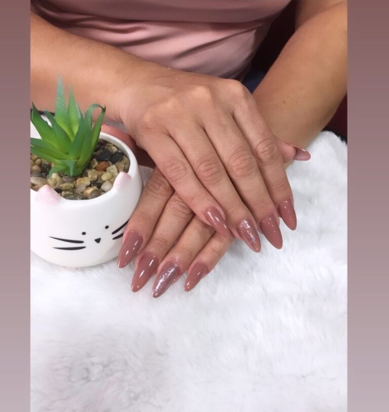 Manicure Completa · Bella Essenza Studio — estetica em Lancaster, Foz do Iguaçu - PR